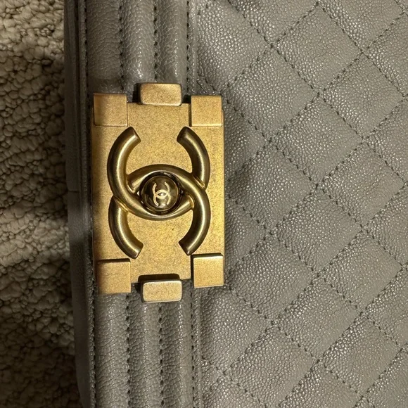 Chanel le boy - Picture 4 of 13